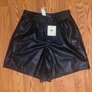 Vegan Leather Short XS/4 Black - Fabletics